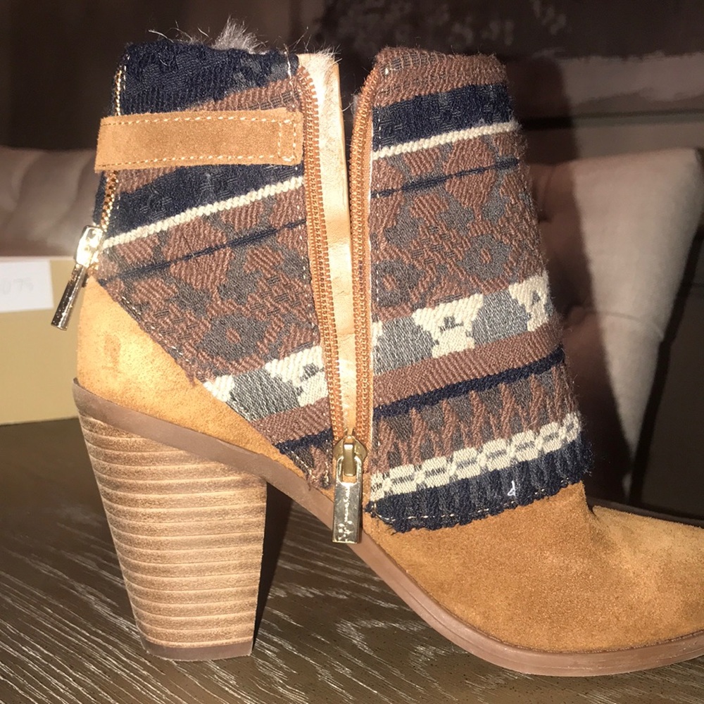 Jessica Simpson brown with faux fur